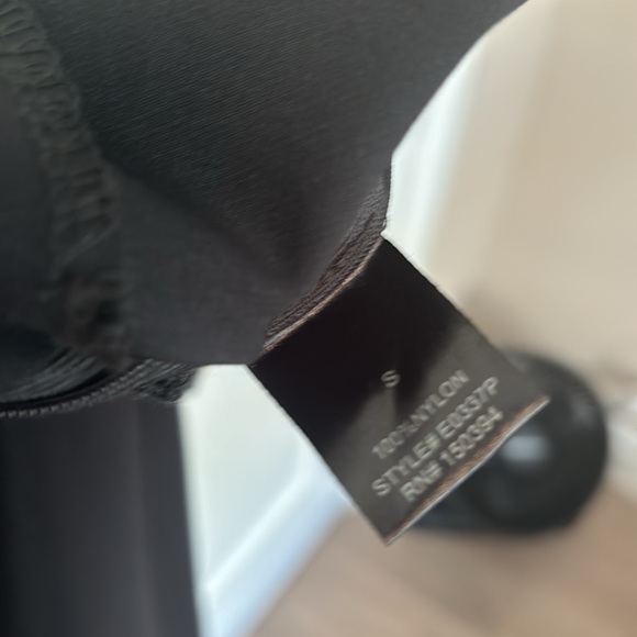 ✨ANY 2 FOR 15 ANY 3 FOR 20✨- NWOT Small Black Tassel Ankle Pants - Picture 8 of 8